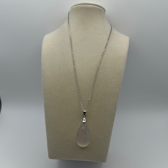 Set of Rose Quartz Teardrop Pendant Necklace and Rose Quartz Ring - Picture 5 of 16